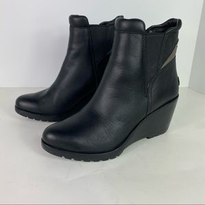 Sorel wedge heel bootie pointed toe leather water